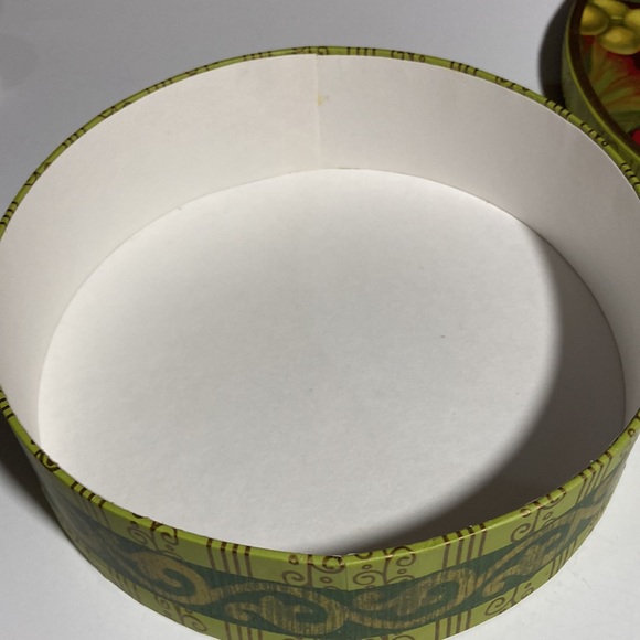 HARRY & DAVID BEAUTIFUL FESTIVE ROUND BOX FILLED WITH 24 TEA LIGHTS - Picture 8 of 10